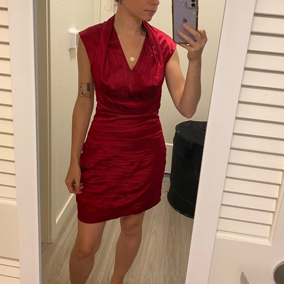 Express satin red pleated party dress - Picture 5 of 5